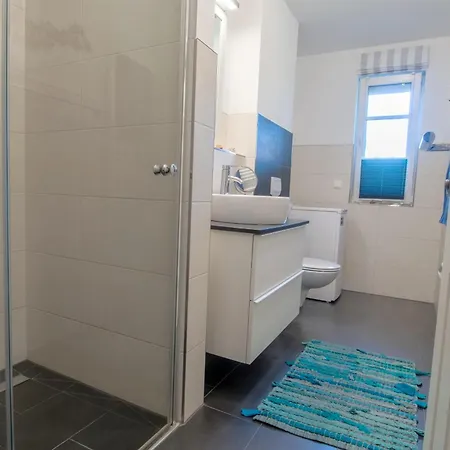 Lindenstrasse 13 Seenadel